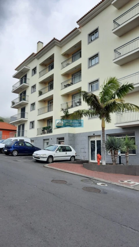 Loja para Arrendamento em Caniço