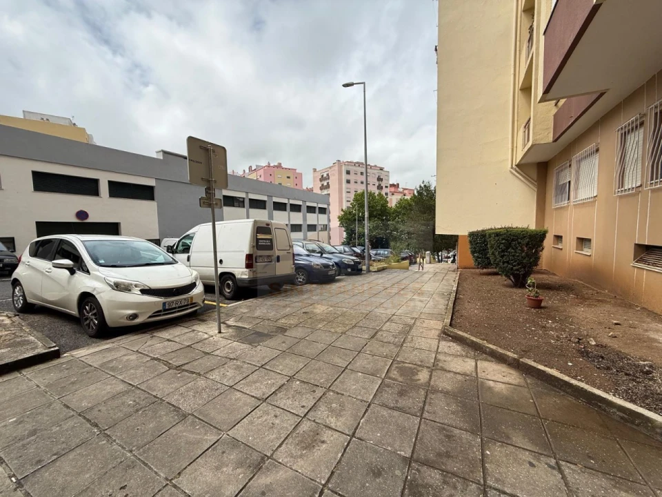 Apartamento T1 para Venda em Cacém e São Marcos Foto 32