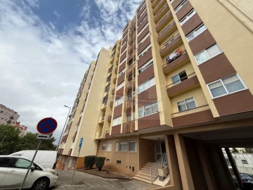 Apartamento T1 para Venda em Cacém e São Marcos