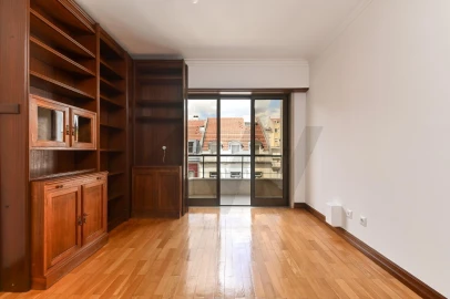Apartamento T3 para Arrendamento em Campo de Ourique