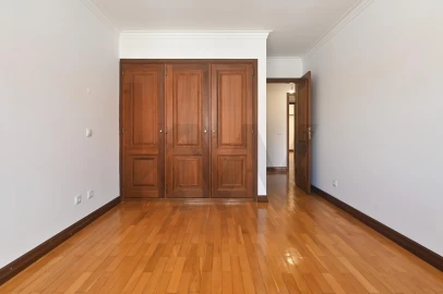 Apartamento T3 para Arrendamento em Campo de Ourique