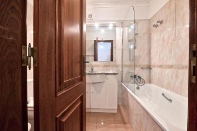 Apartamento T3 para Arrendamento em Campo de Ourique
