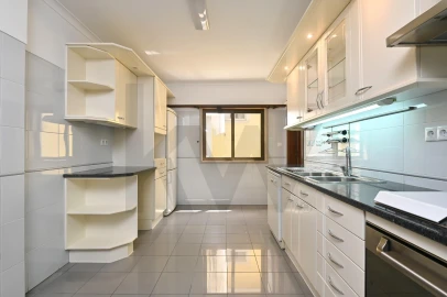 Apartamento T3 para Arrendamento em Campo de Ourique