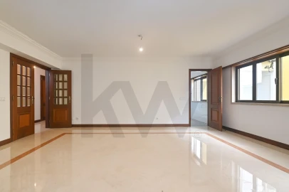 Apartamento T3 para Arrendamento em Campo de Ourique