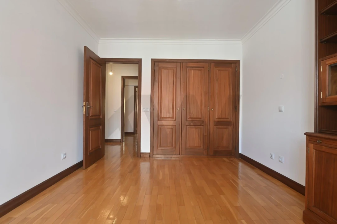 Apartamento T3 para Arrendamento em Campo de Ourique Foto 17
