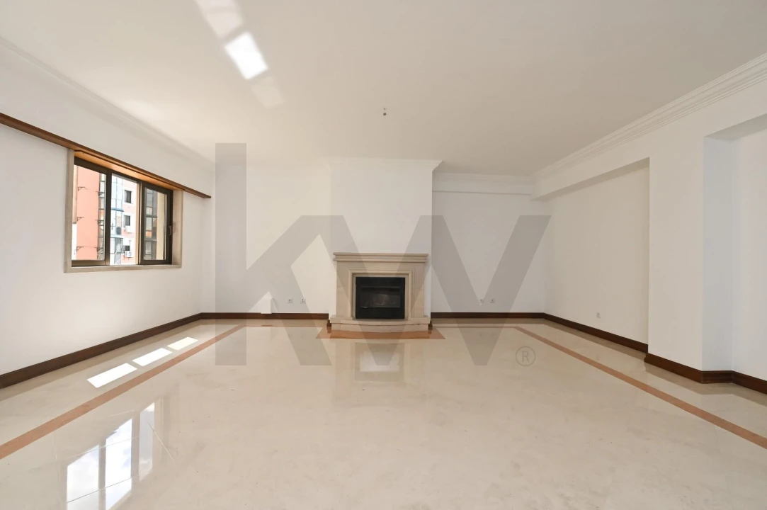 Apartamento T3 para Arrendamento em Campo de Ourique Foto 5