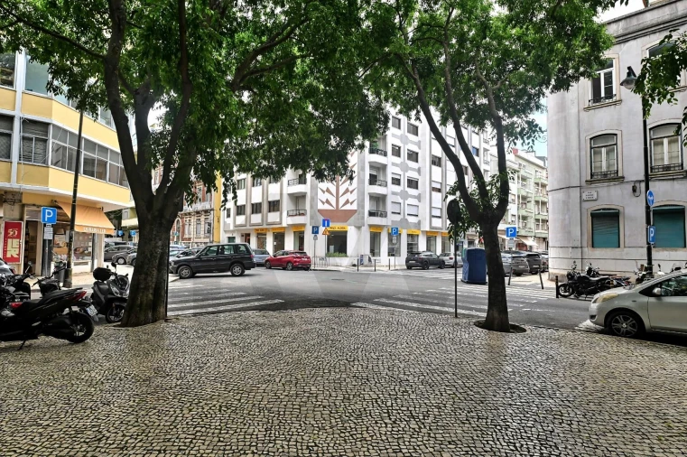 Apartamento T3 para Arrendamento em Campo de Ourique Foto 2