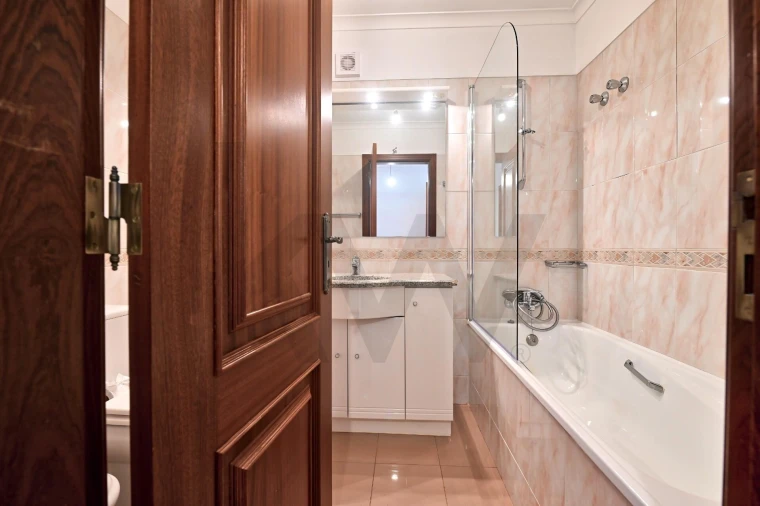 Apartamento T3 para Arrendamento em Campo de Ourique Foto 21