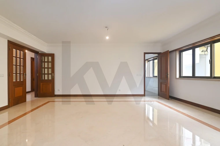 Apartamento T3 para Arrendamento em Campo de Ourique Foto 7
