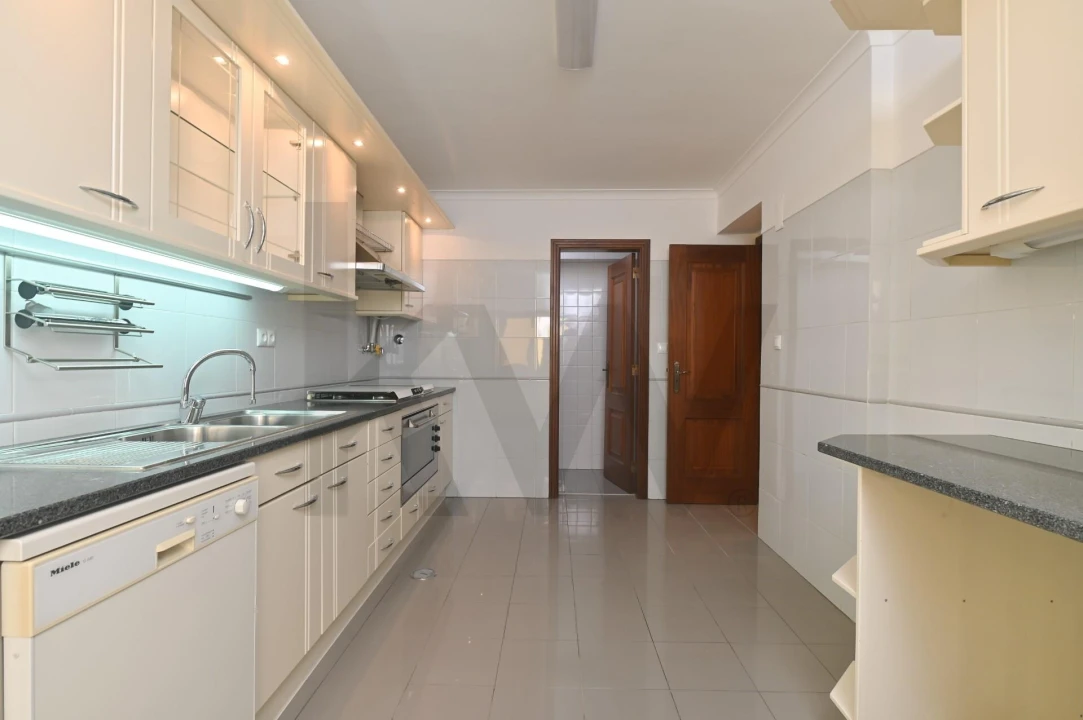 Apartamento T3 para Arrendamento em Campo de Ourique Foto 8