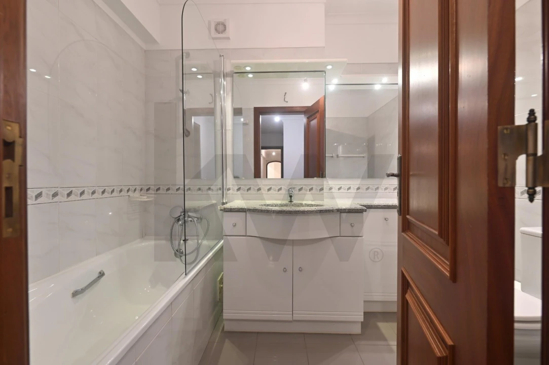 Apartamento T3 para Arrendamento em Campo de Ourique Foto 20