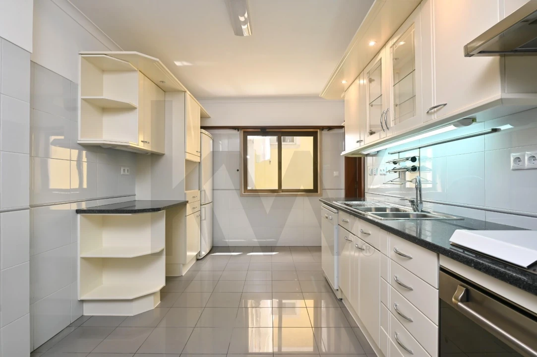 Apartamento T3 para Arrendamento em Campo de Ourique Foto 9