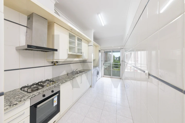 Apartamento T3 para Arrendamento em Almada, Cova da Piedade, Pragal e Cacilhas Foto 5