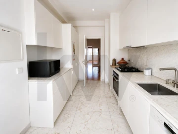 Apartamento T3 para Venda em Oeiras e São Julião da Barra, Paço de Arcos e Caxias