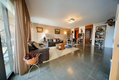 Moradia T5 para Venda em Carcavelos e Parede