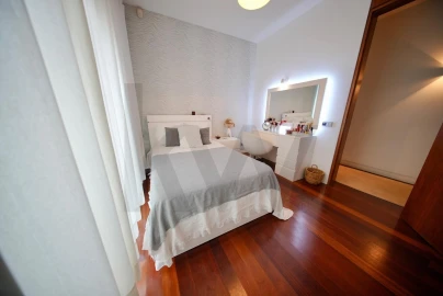 Moradia T5 para Venda em Carcavelos e Parede