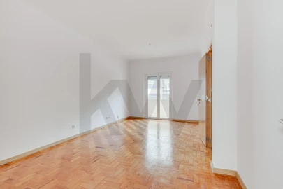 Apartamento T2 para Arrendamento em Benfica