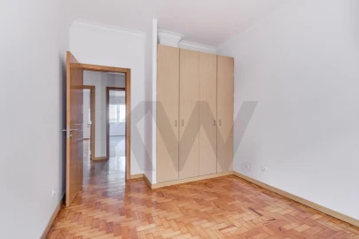 Apartamento T2 para Arrendamento em Benfica