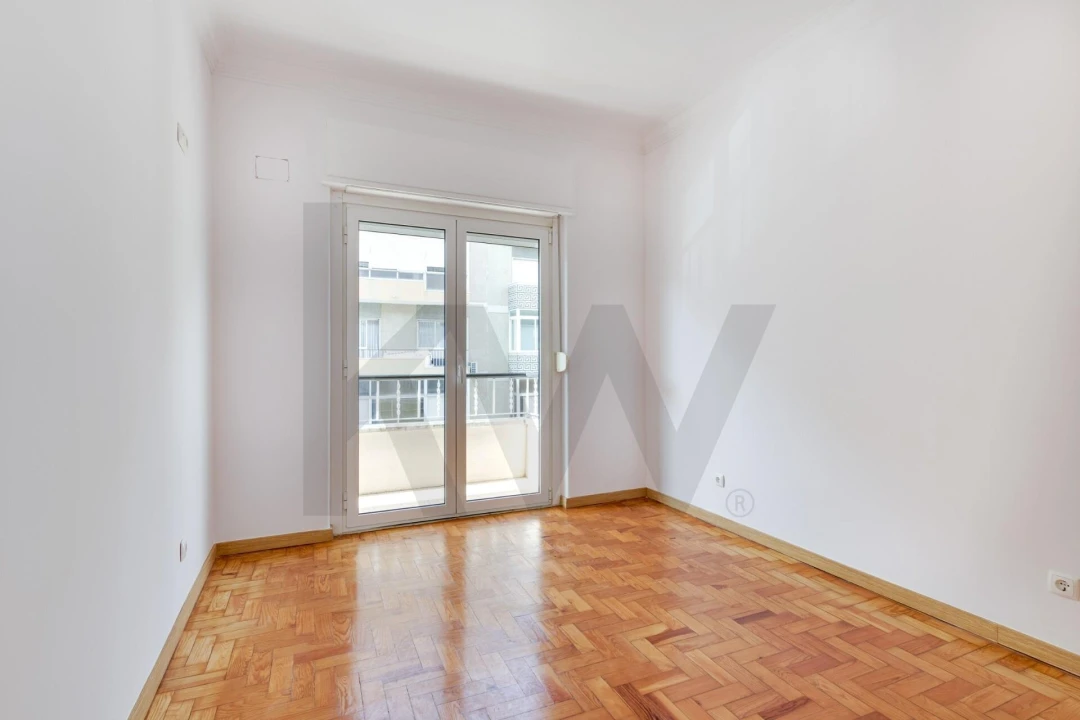 Apartamento T2 para Arrendamento em Benfica Foto 3