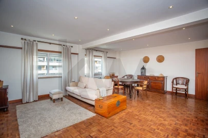 Apartamento T4 para Arrendamento em Moscavide e Portela