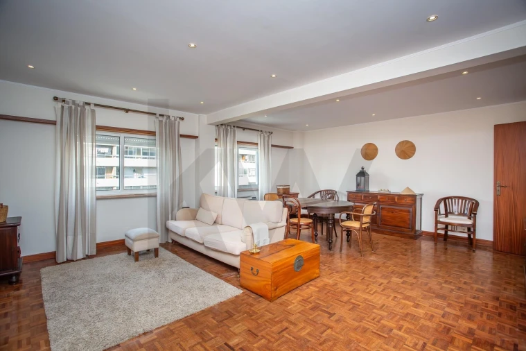 Apartamento T4 para Arrendamento em Moscavide e Portela