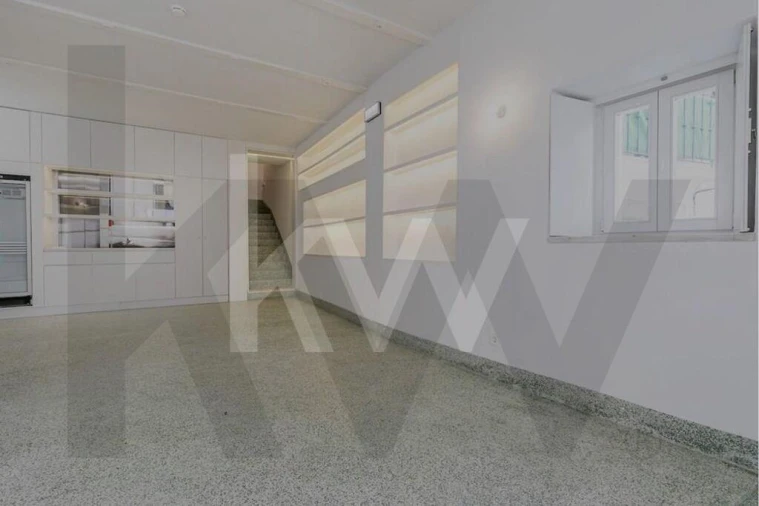 Loja para Arrendamento em Santa Maria Maior Foto 3
