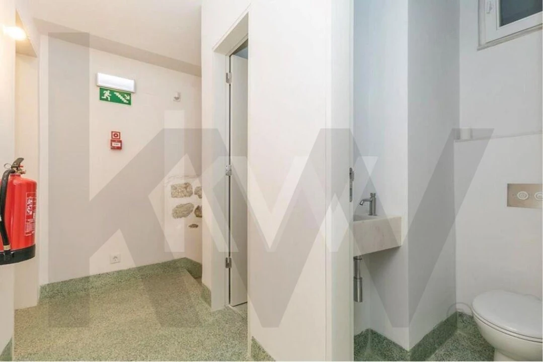Loja para Arrendamento em Santa Maria Maior Foto 20