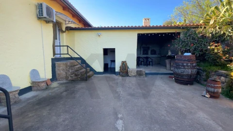Quinta T9 para Venda em Vale de Prazeres e Mata da Rainha