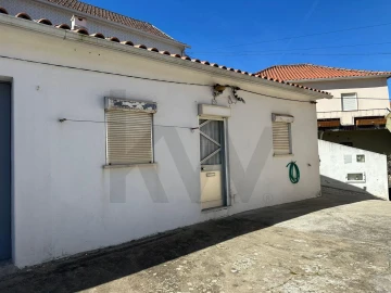 Armazém para Venda em A dos Cunhados e Maceira