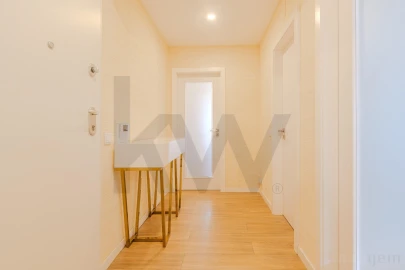 Apartamento T3 para Venda em Massamá e Monte Abraão