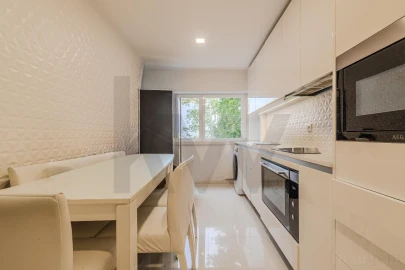 Apartamento T3 para Venda em Massamá e Monte Abraão