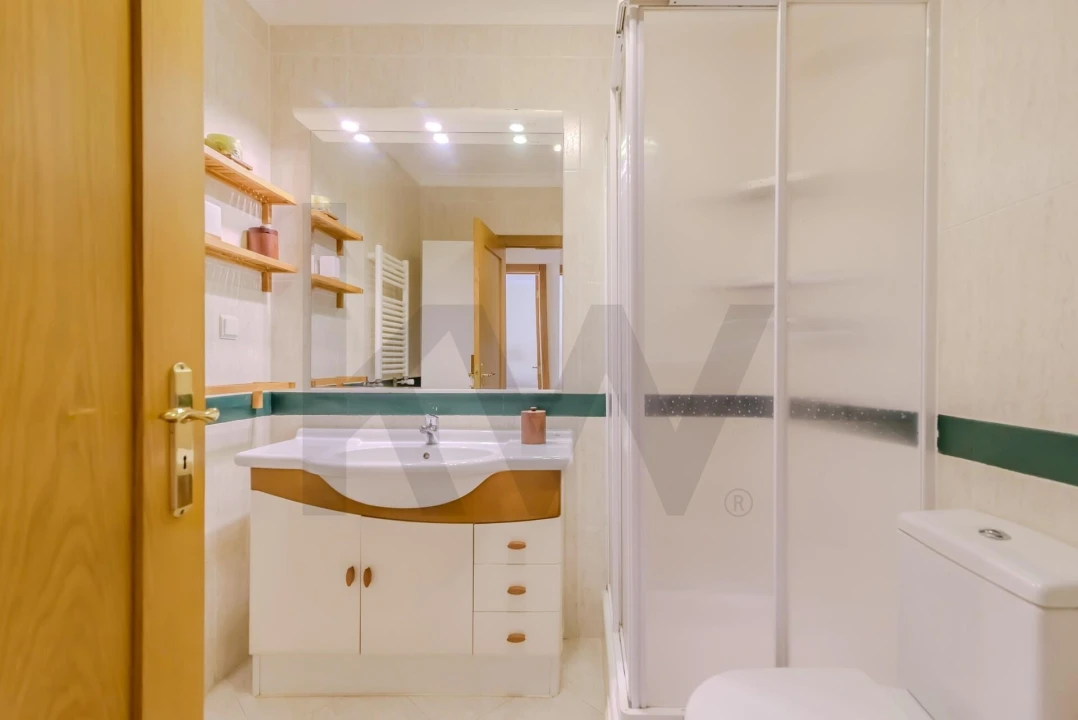 Apartamento T2 para Venda em Carcavelos e Parede Foto 12