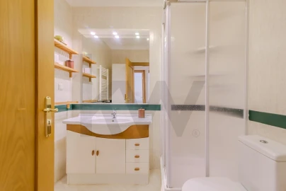 Apartamento T2 para Venda em Carcavelos e Parede