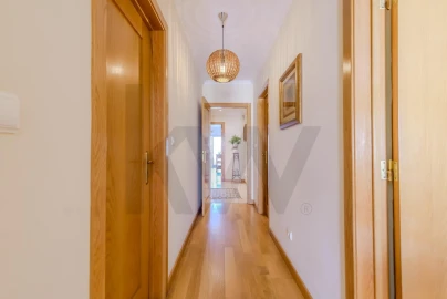 Apartamento T2 para Venda em Carcavelos e Parede