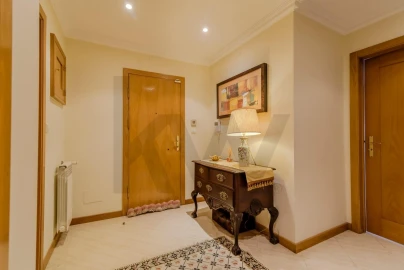Apartamento T2 para Venda em Carcavelos e Parede