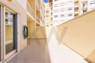 Apartamento T2 para Venda em Carcavelos e Parede