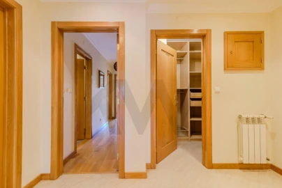 Apartamento T2 para Venda em Carcavelos e Parede