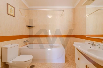 Apartamento T2 para Venda em Carcavelos e Parede