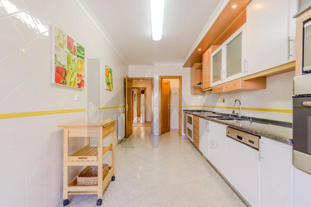Apartamento T2 para Venda em Carcavelos e Parede Foto 9