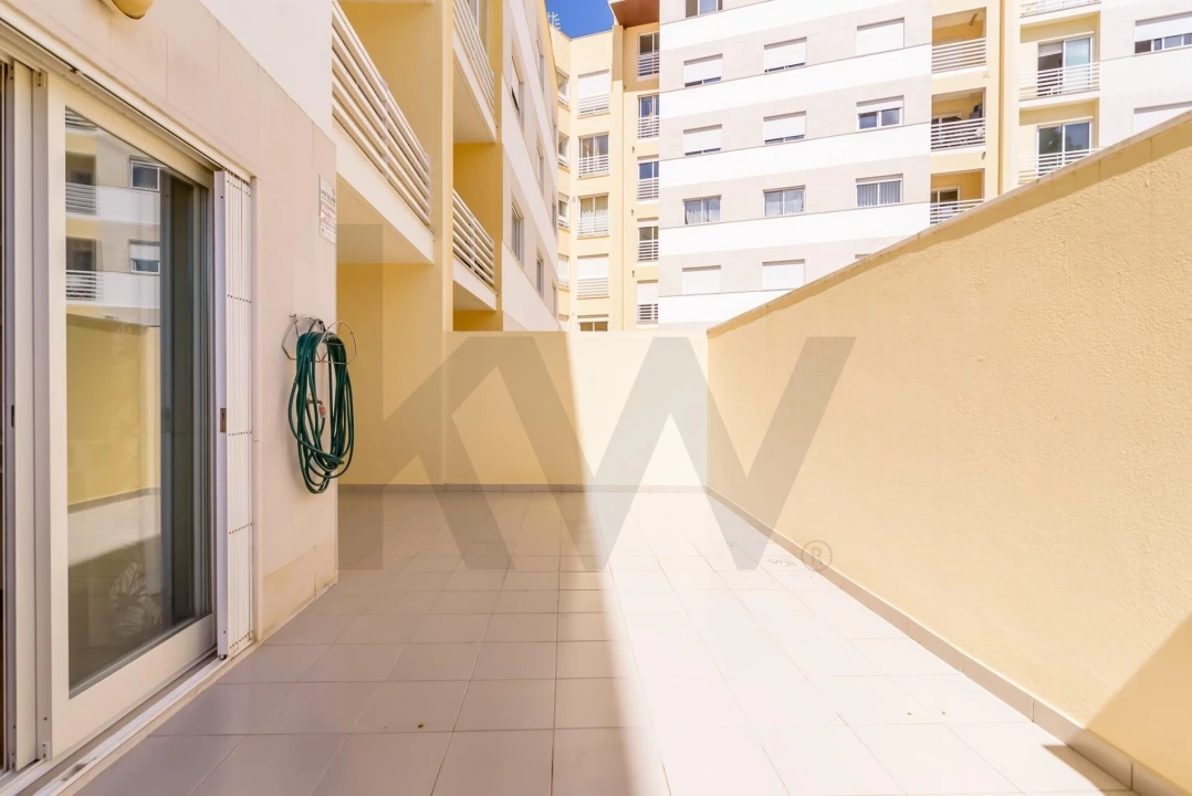 Apartamento T2 para Venda em Carcavelos e Parede Foto 20