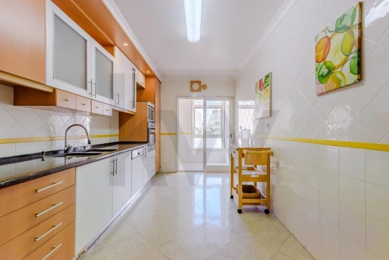 Apartamento T2 para Venda em Carcavelos e Parede Foto 8