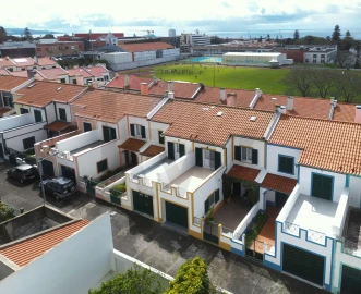 Moradia T3 para Venda em Ponta Delgada (São José)