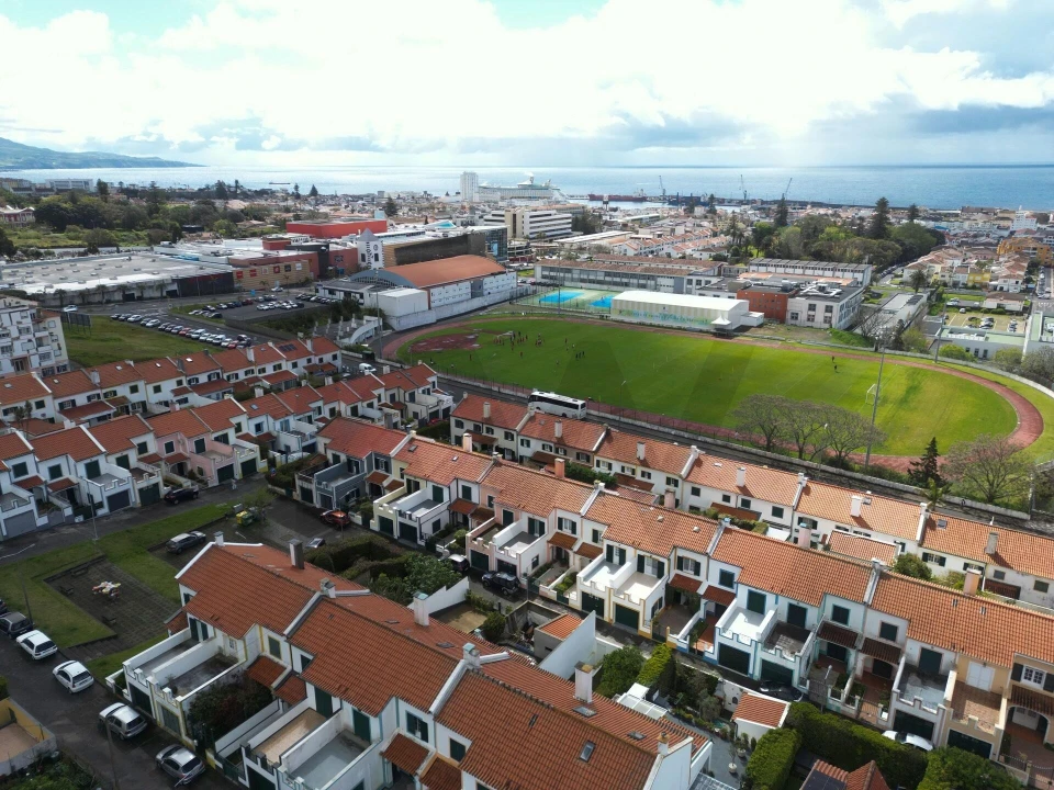 Moradia T3 para Venda em Ponta Delgada (São José) Foto 32