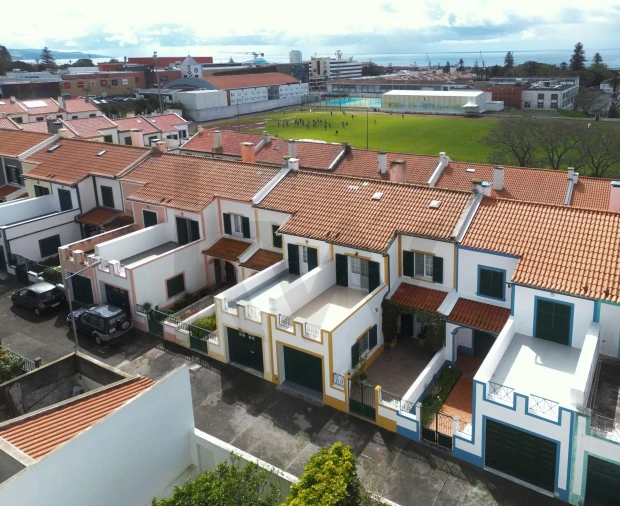 Moradia T3 para Venda em Ponta Delgada (São José) Foto 4