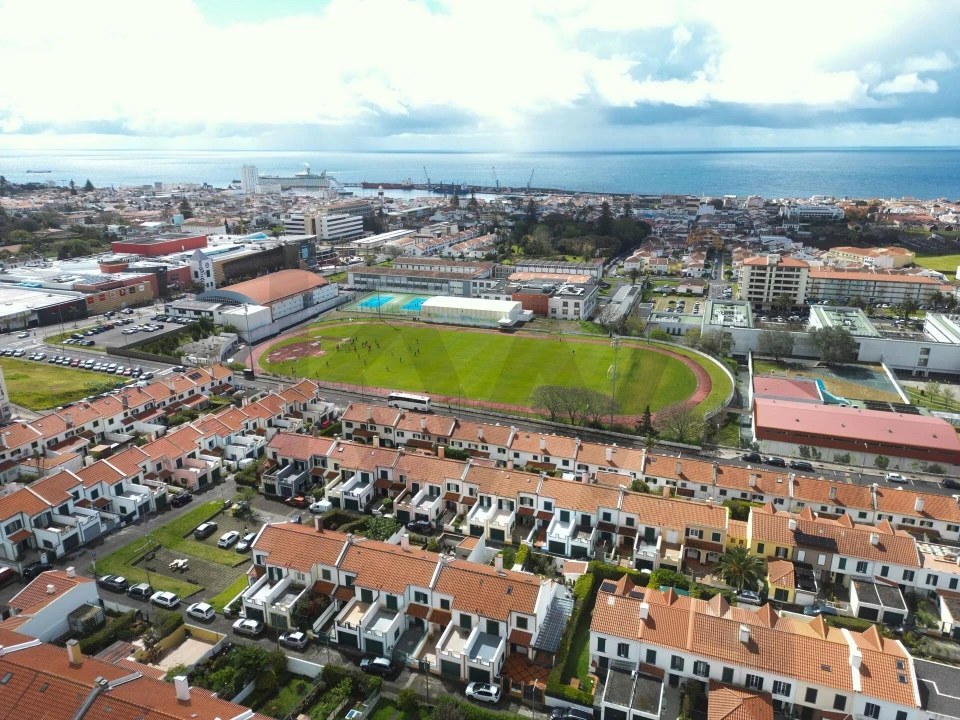 Moradia T3 para Venda em Ponta Delgada (São José) Foto 29