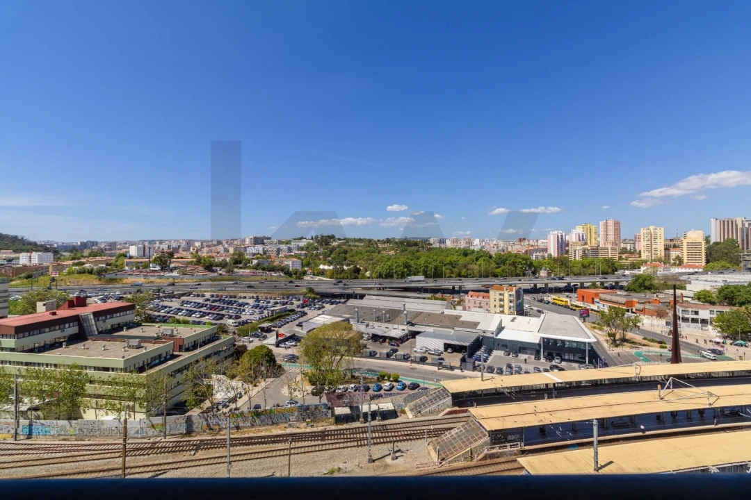 Apartamento T4 para Arrendamento em Campolide Foto 35