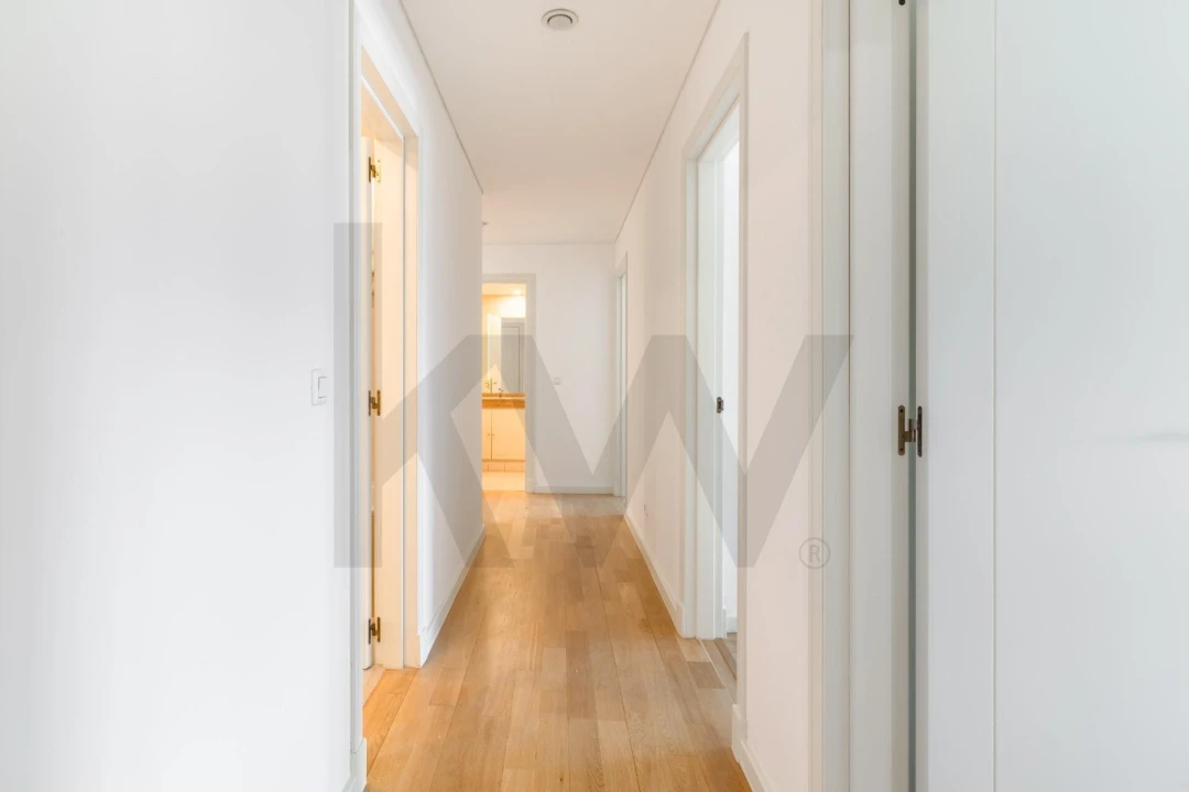 Apartamento T4 para Arrendamento em Campolide Foto 23