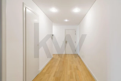 Apartamento T4 para Arrendamento em Campolide
