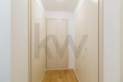 Apartamento T4 para Arrendamento em Campolide