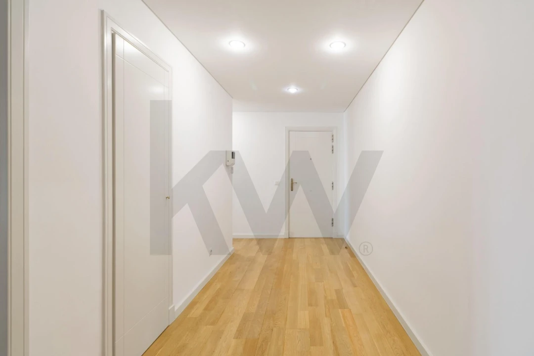 Apartamento T4 para Arrendamento em Campolide Foto 25